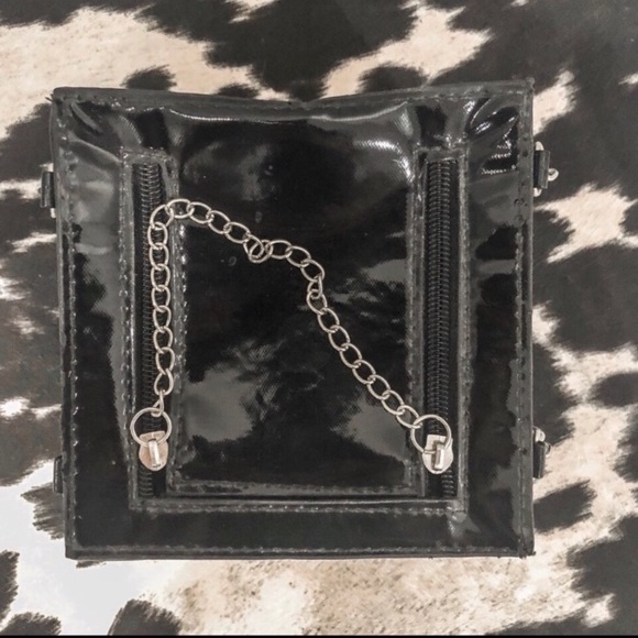 ✨SOLD✨ RUBIKS CUBE RETRO STYLE TOP HANDLE PURSE - Picture 4 of 5